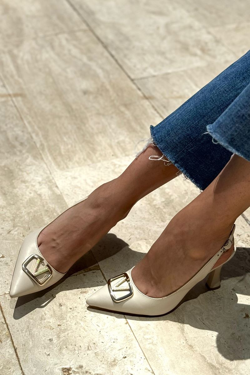 Chiara Bej Cilt Tokalı Orta Topuklu (8 cm) Klasik Topuklu Ayakkabı