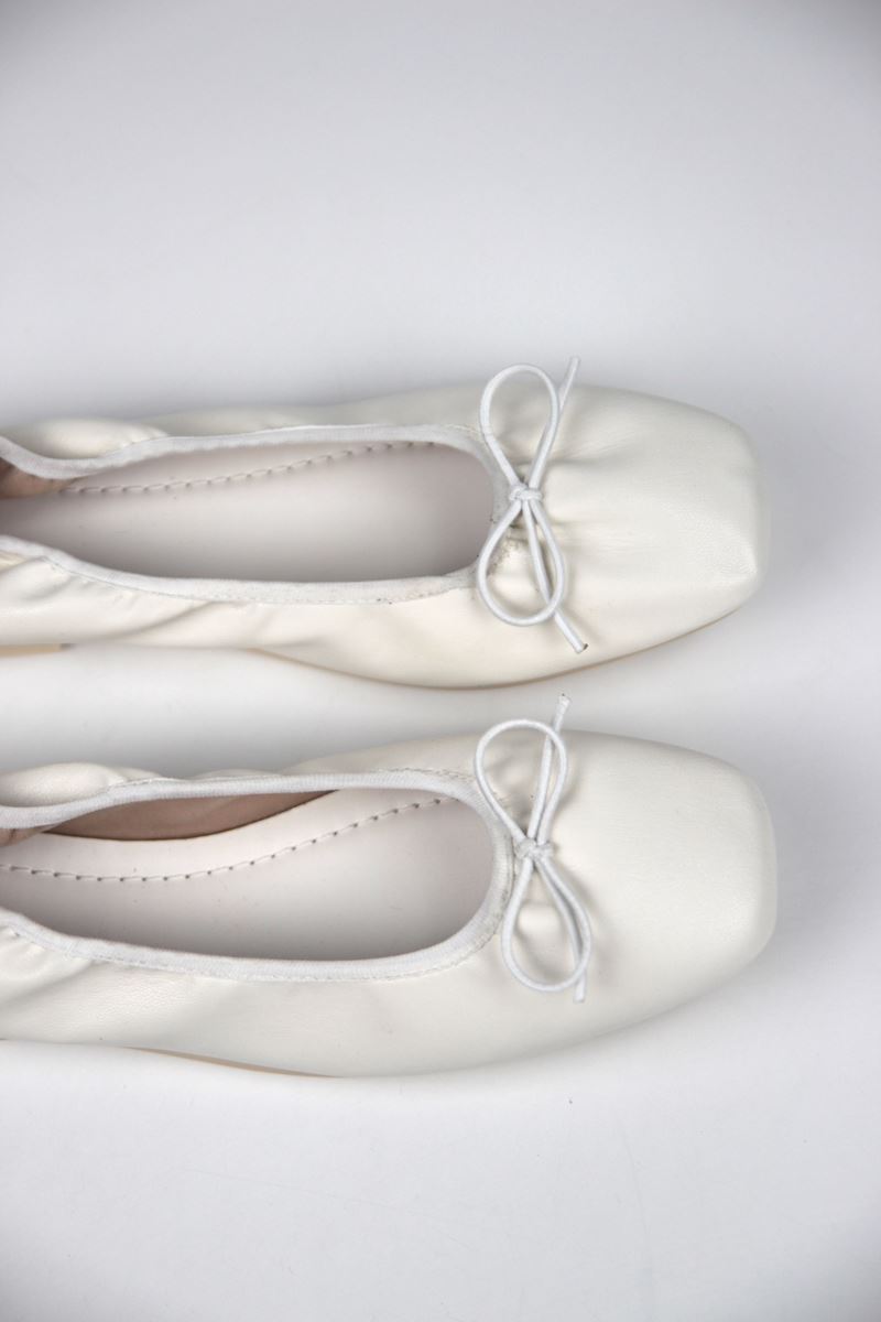 Uliana Kadın Köşeli Burun Fiyonklu Esnek Taban Katlanabilir Beyaz Babet Ayakkabı