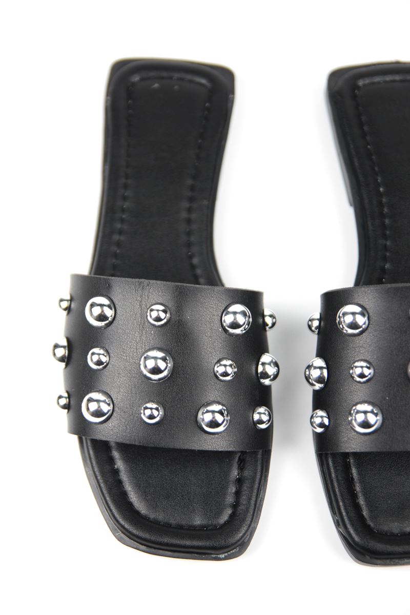 May Kadın Gümüş Zımba Toka Detaylı Siyah Cilt Terlik