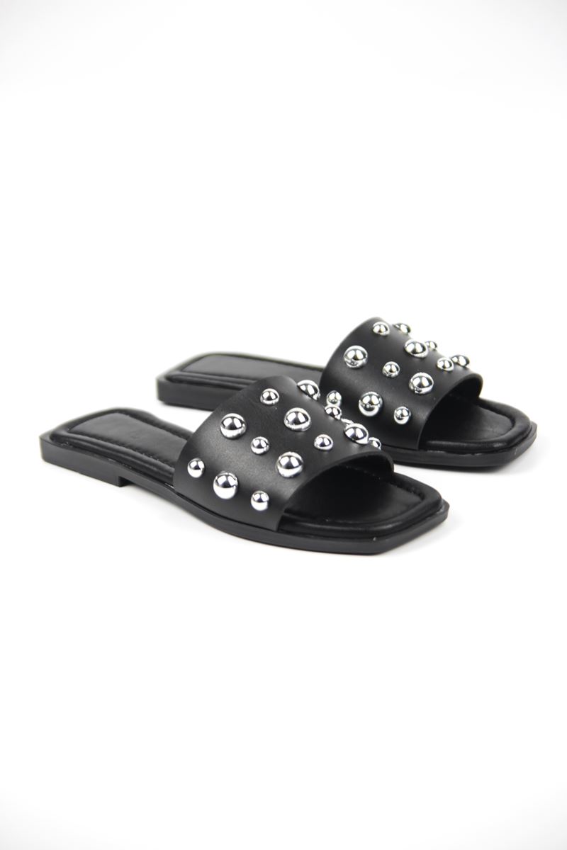 May Kadın Gümüş Zımba Toka Detaylı Siyah Cilt Terlik