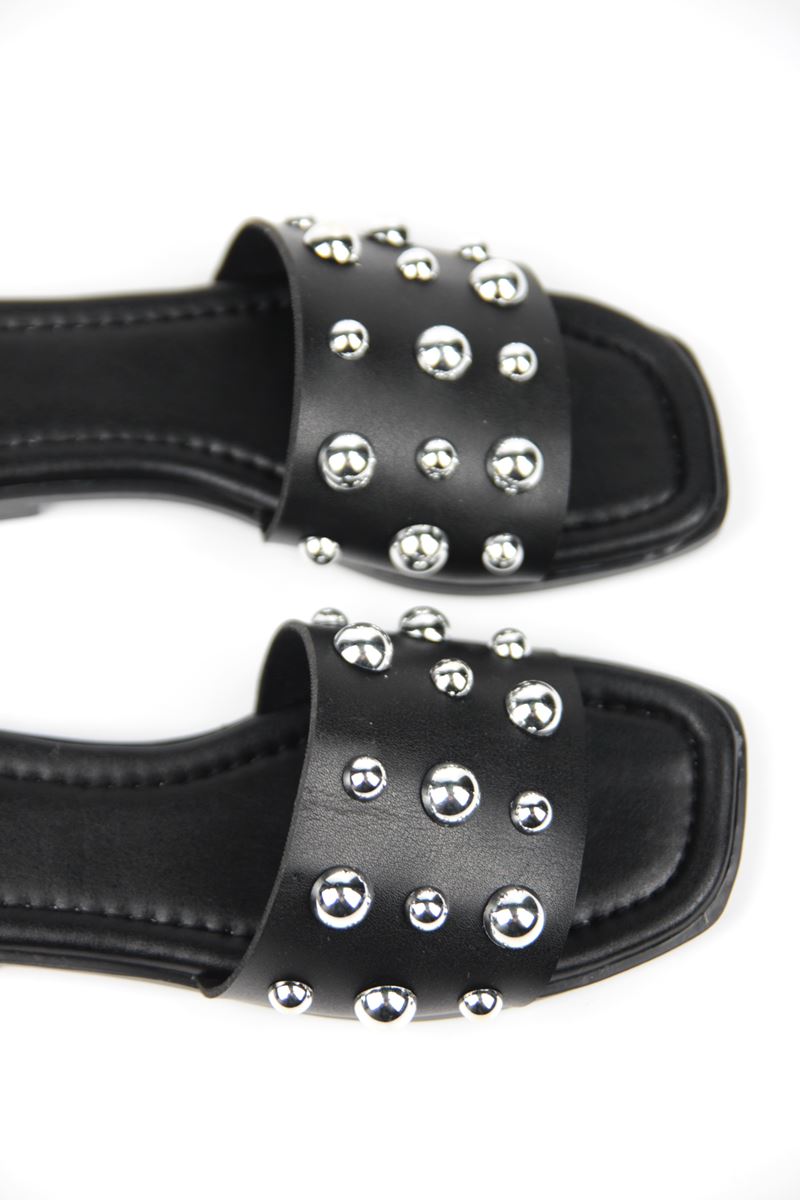 May Kadın Gümüş Zımba Toka Detaylı Siyah Cilt Terlik