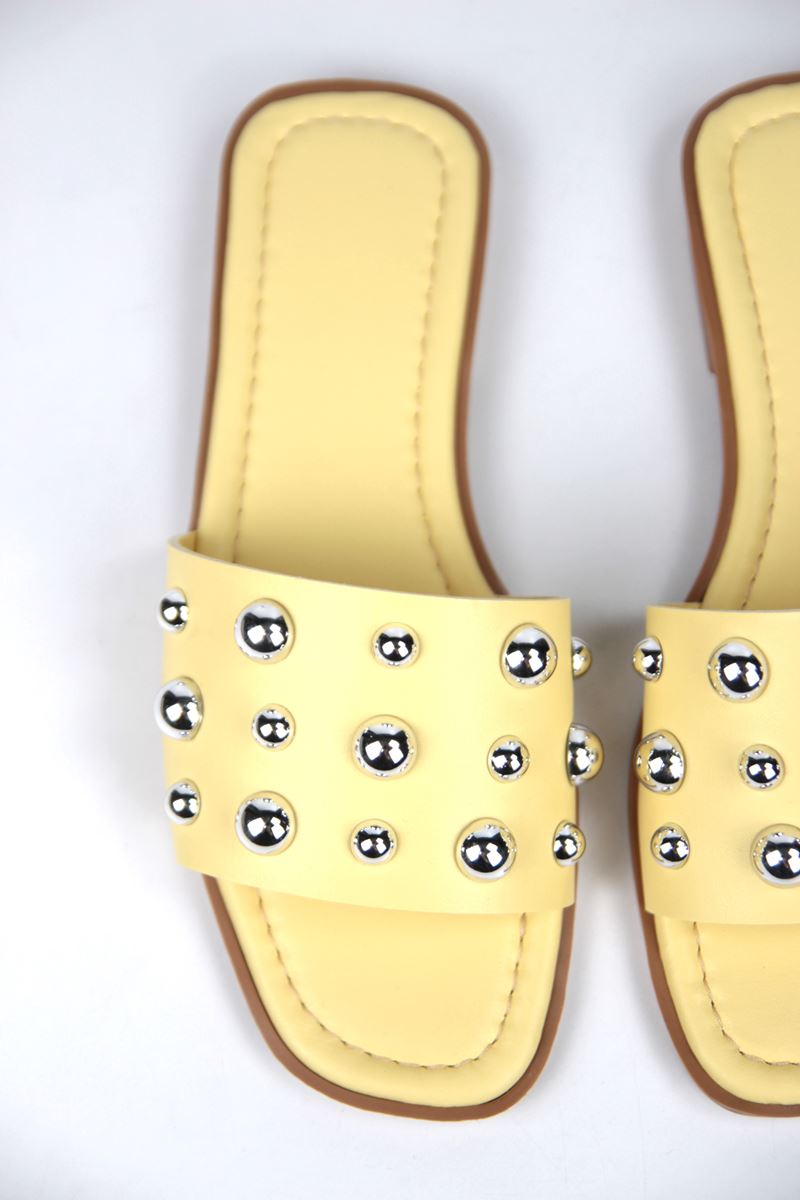 May Kadın Gümüş Yuvarlak Zımba Detaylı Sarı Cilt Terlik