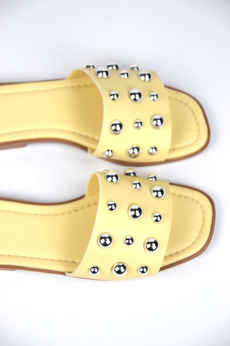 May Kadın Gümüş Yuvarlak Zımba Detaylı Sarı Cilt Terlik