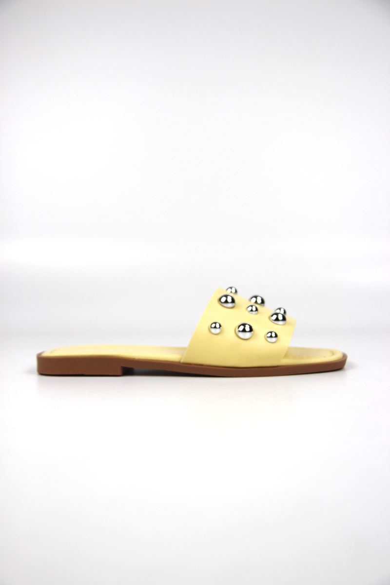 May Kadın Gümüş Yuvarlak Zımba Detaylı Sarı Cilt Terlik