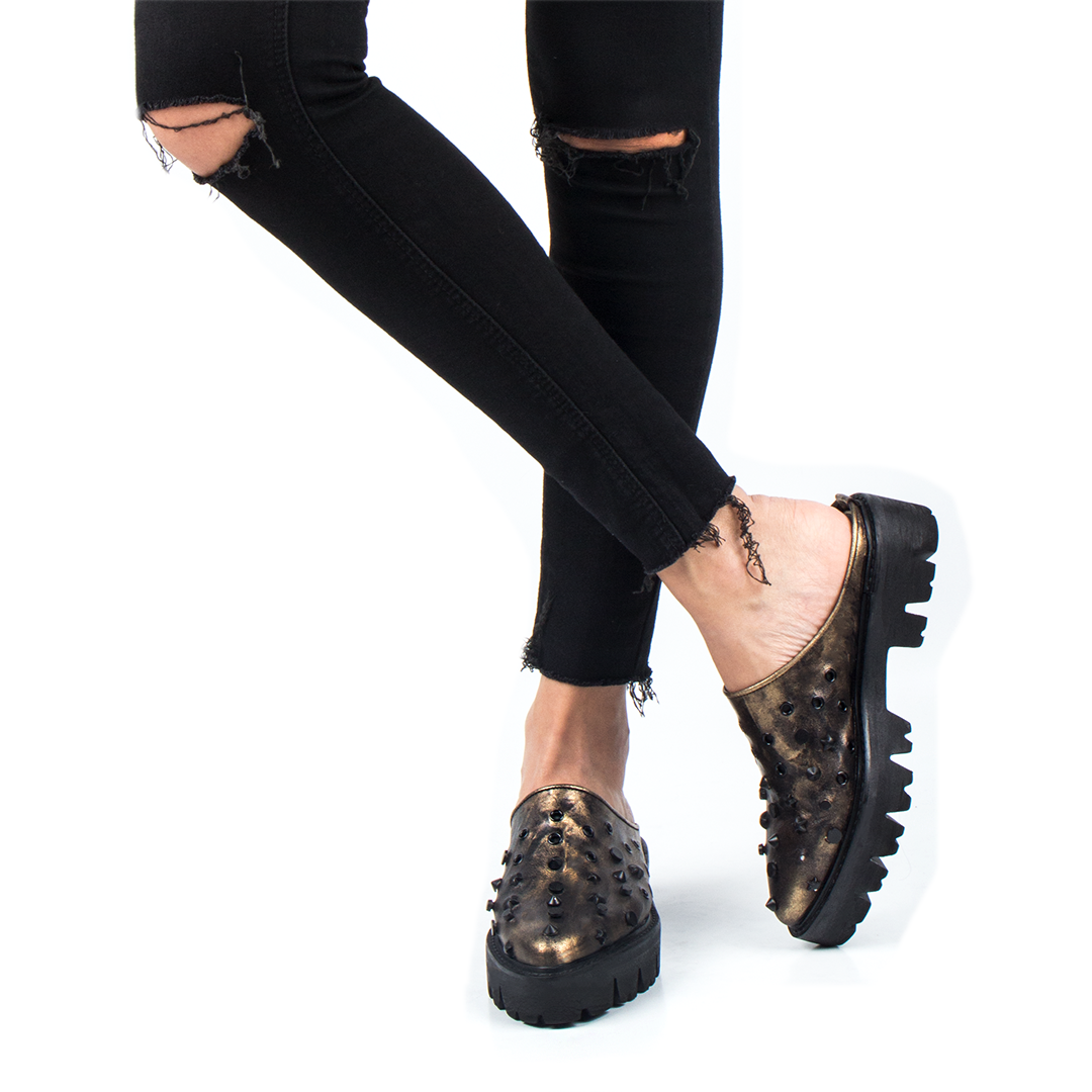 Signature Altın Eskitme Zımba Detaylı  Deri Terlik