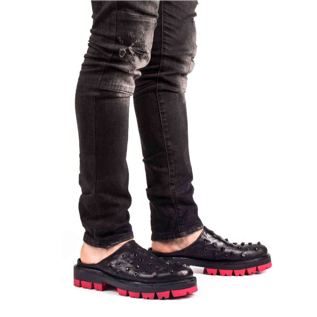 Signature K-Zımbalı Siyah-Kırmızı Deri Terlik