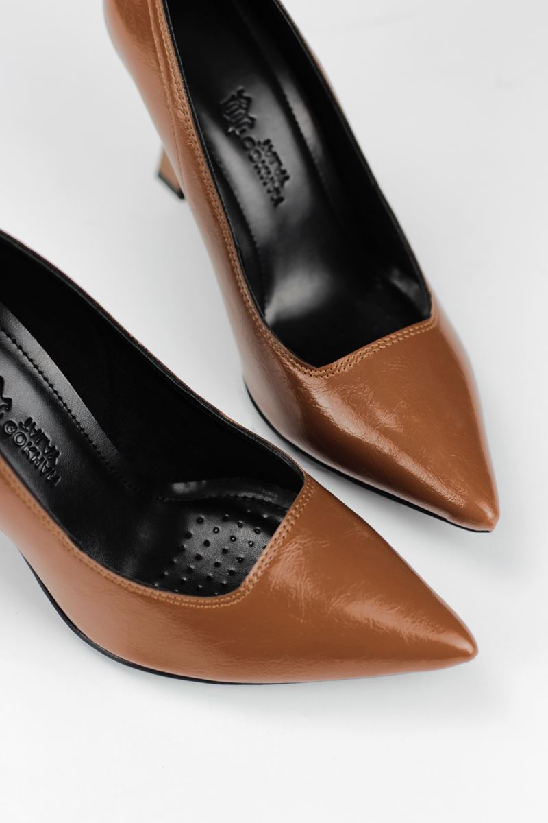 Odette Esnek Yumuşak Kaymaz Taban (10 cm) Taba Rugan Kadın Topuklu Ayakkabı