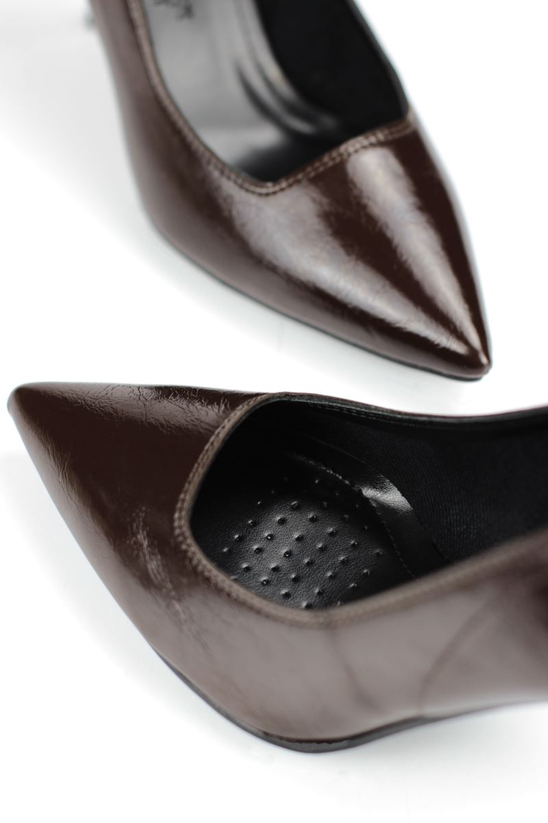 Jimena Esnek Yumuşak Kaymaz Taban (8 cm) Kahverengi Rugan Kadın Topuklu Ayakkabı