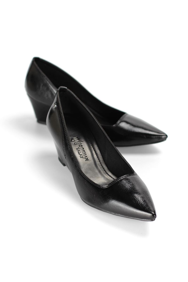 Pia Esnek Yumuşak Kaymaz Taban (4 cm) Kadın Dolgu Topuk Siyah Rugan Ayakkabı