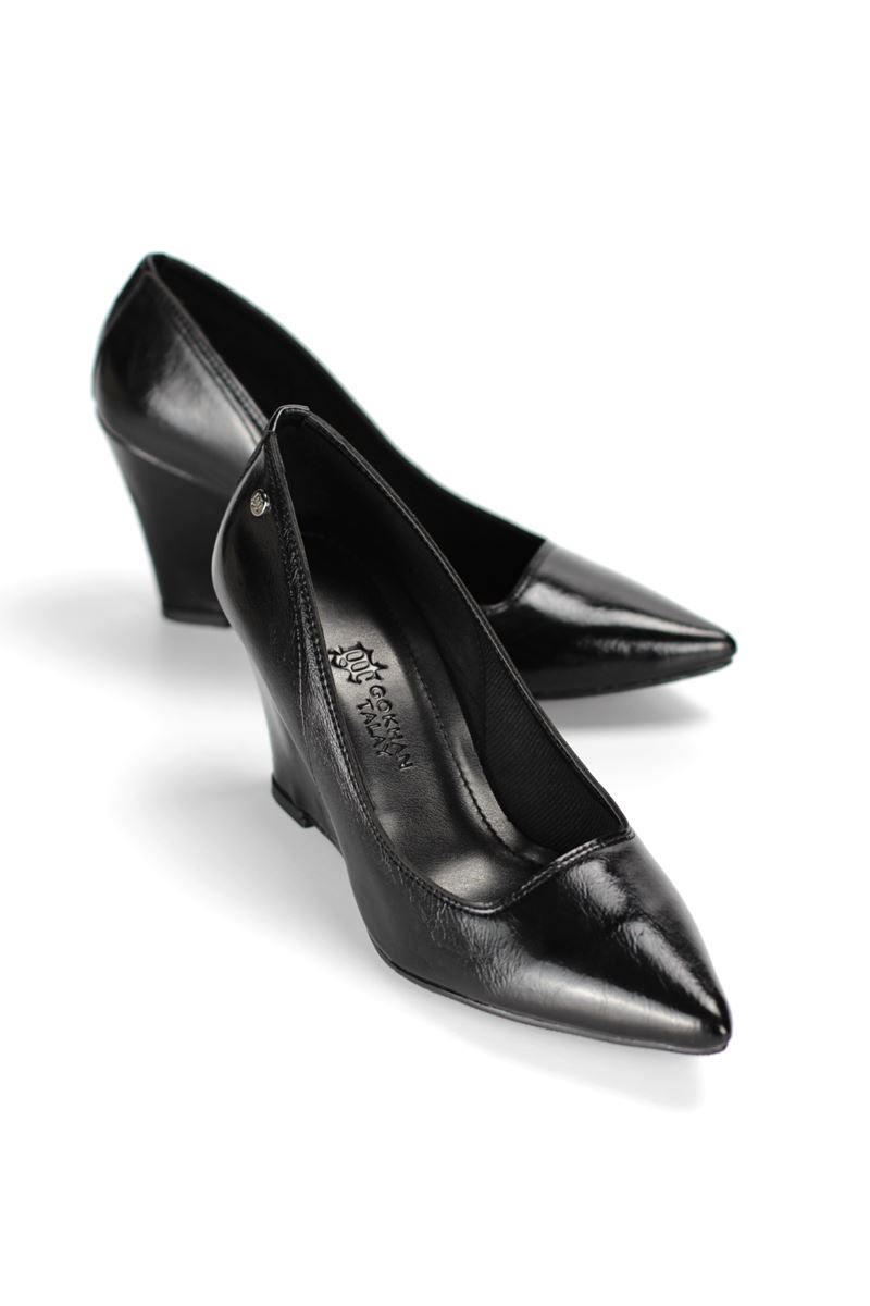 Perla Esnek Yumuşak Kaymaz Taban (8 cm) Kadın Dolgu Topuk  Siyah Rugan Ayakkabı