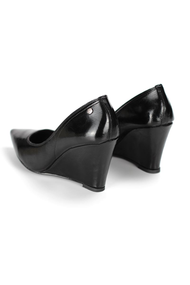 Perla Esnek Yumuşak Kaymaz Taban (8 cm) Kadın Dolgu Topuk  Siyah Rugan Ayakkabı