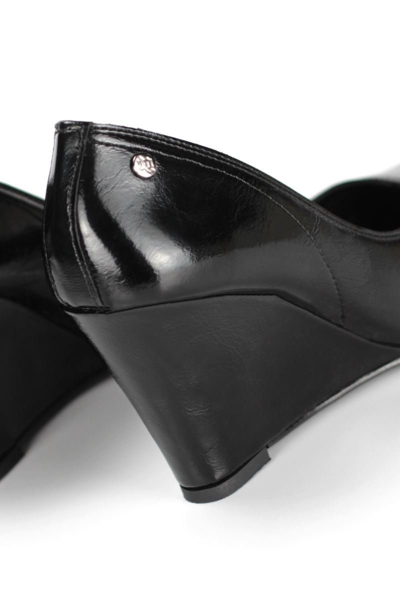 Perla Esnek Yumuşak Kaymaz Taban (8 cm) Kadın Dolgu Topuk  Siyah Rugan Ayakkabı