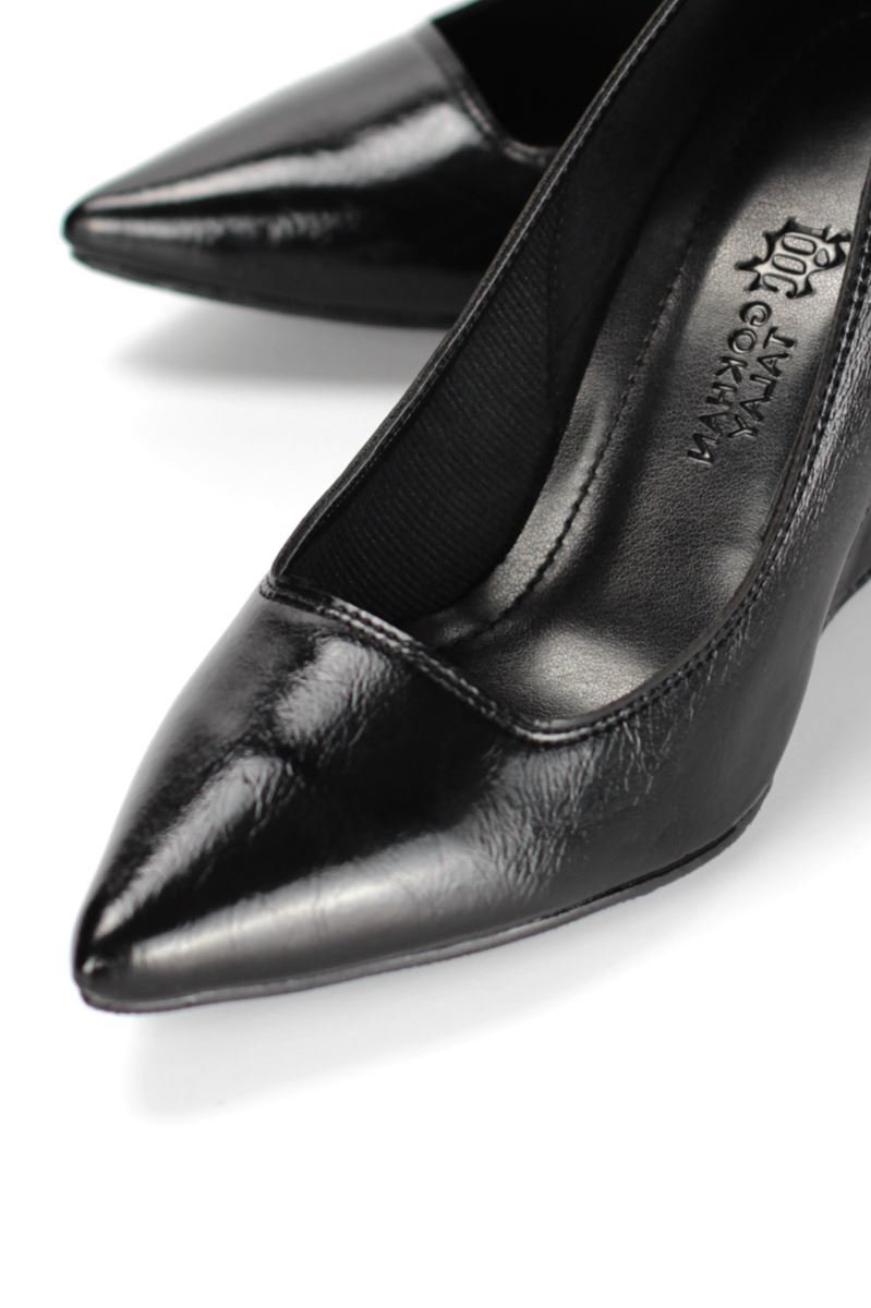 Perla Esnek Yumuşak Kaymaz Taban (8 cm) Kadın Dolgu Topuk  Siyah Rugan Ayakkabı