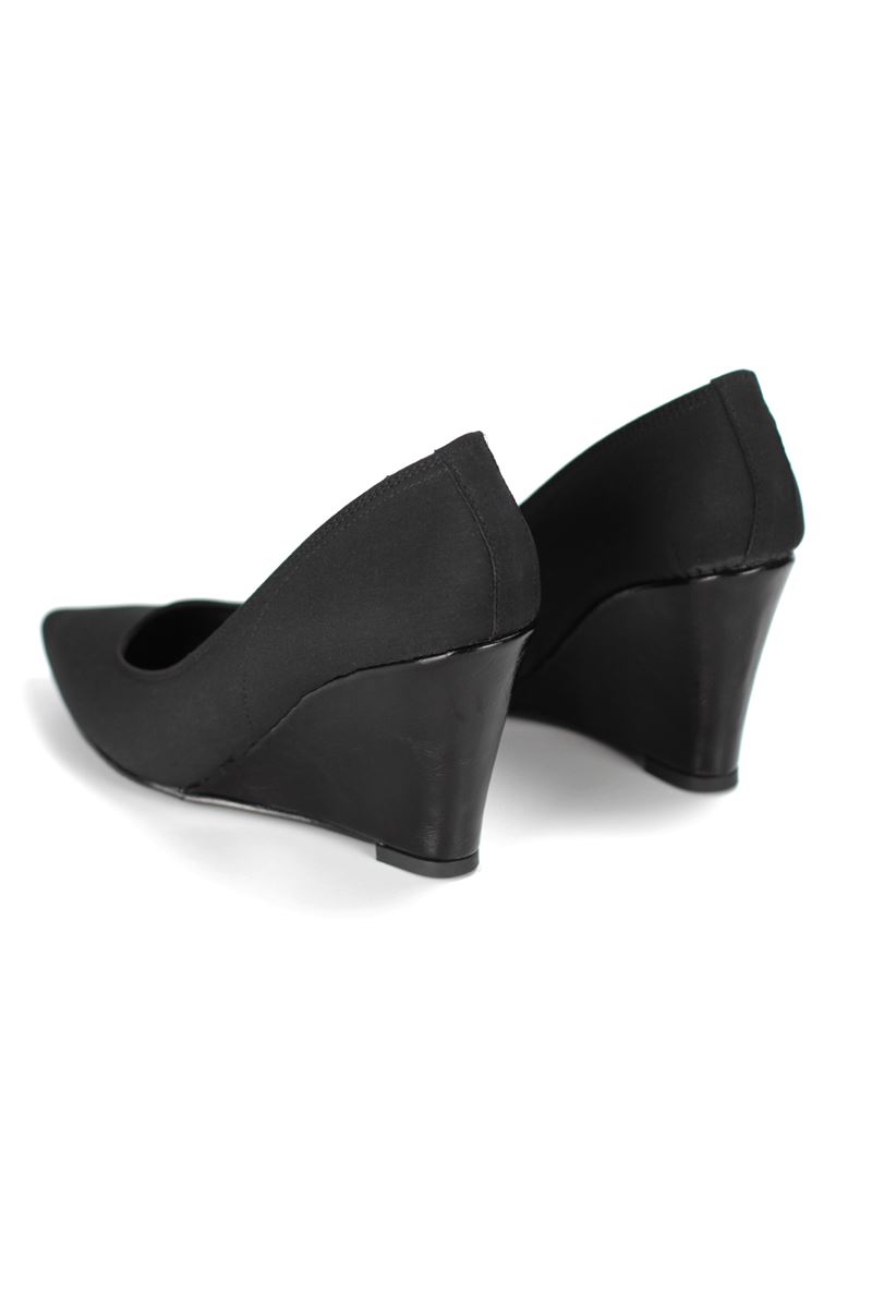 Perla Esnek Yumuşak Kaymaz Taban (8 cm) Kadın Dolgu Topuk  Siyah Süet Ayakkabı