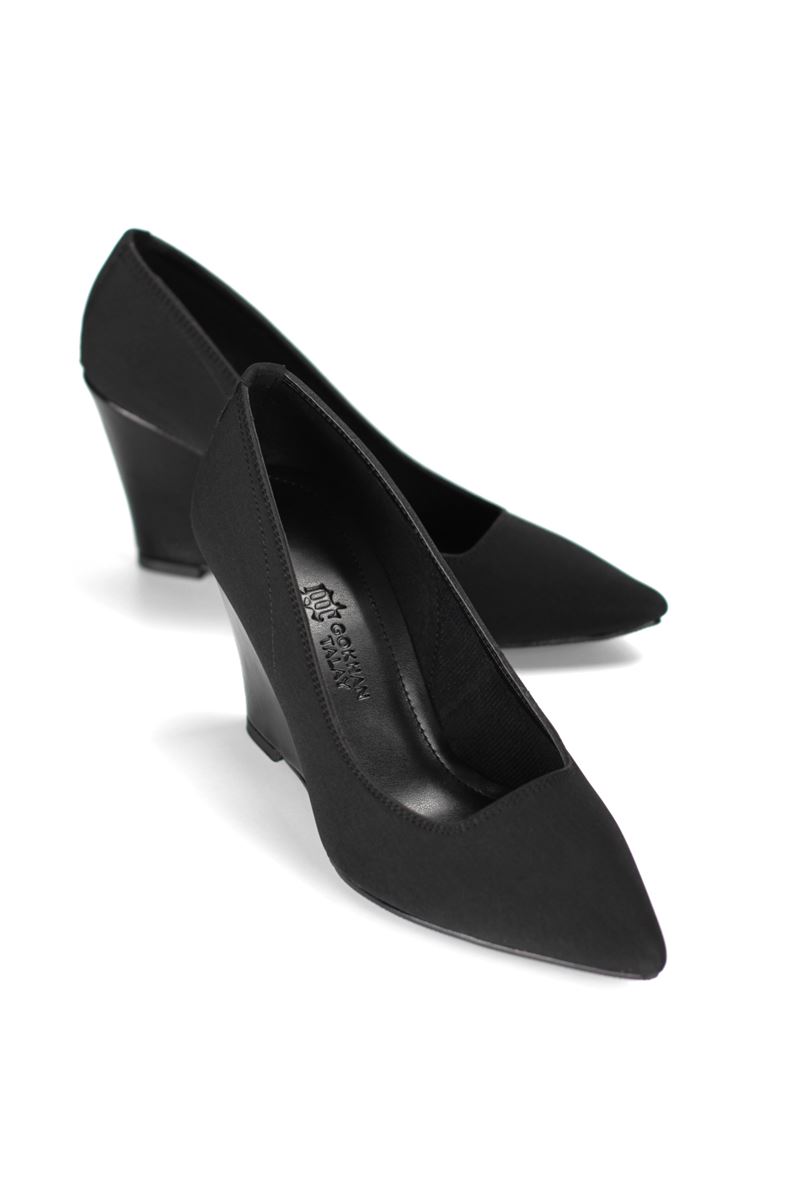 Perla Esnek Yumuşak Kaymaz Taban (8 cm) Kadın Dolgu Topuk  Siyah Süet Ayakkabı