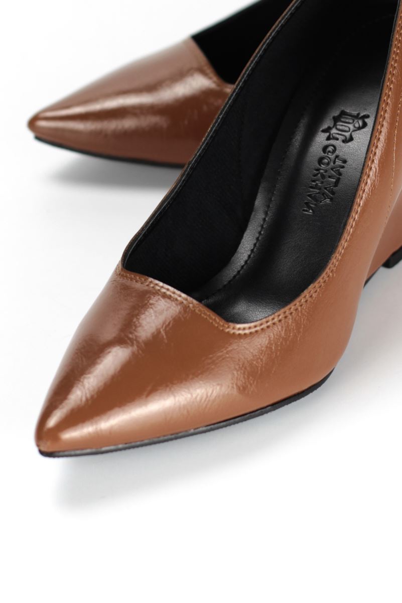 Perla Esnek Yumuşak Kaymaz Taban (8 cm) Kadın Dolgu Topuk  Taba Rugan Ayakkabı