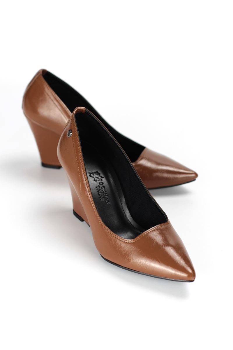 Perla Esnek Yumuşak Kaymaz Taban (8 cm) Kadın Dolgu Topuk  Taba Rugan Ayakkabı