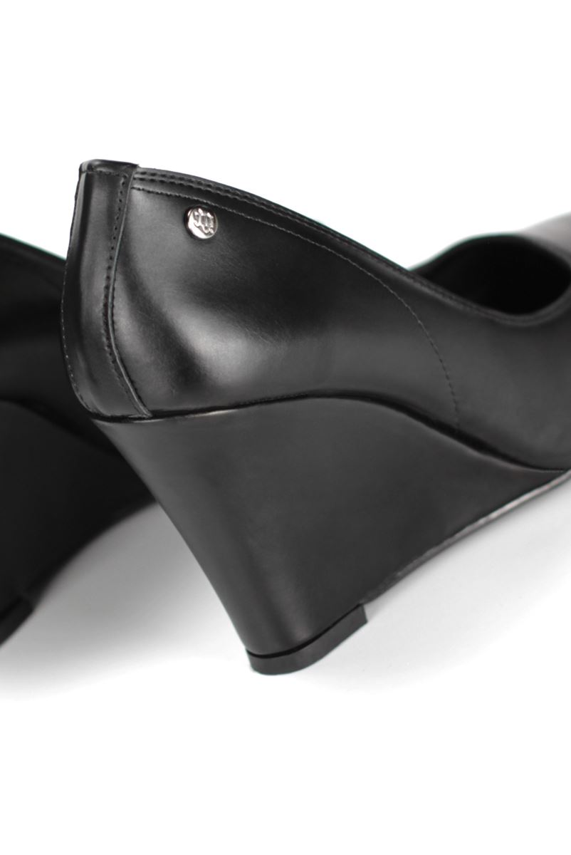Perla Esnek Yumuşak Kaymaz Taban (8 cm) Kadın Dolgu Topuk  Siyah Cilt Ayakkabı