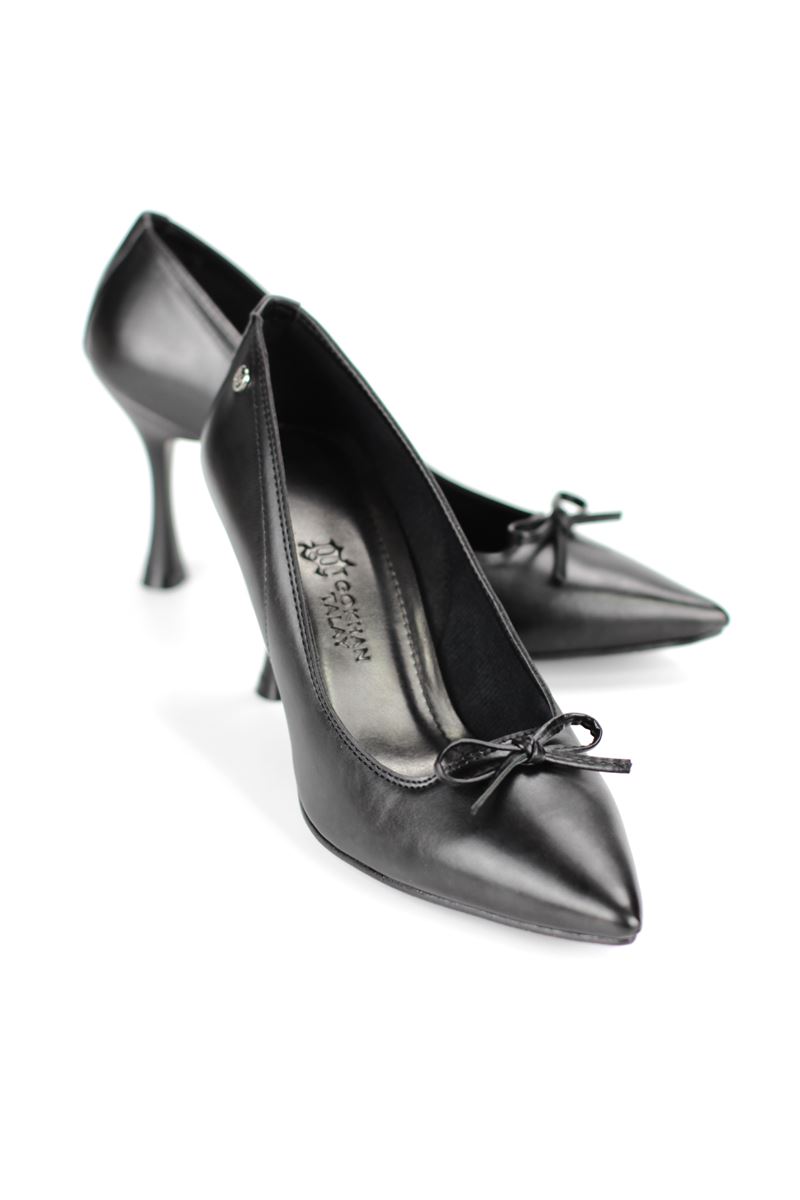 Mila Esnek Yumuşak Kaymaz Taban (8 cm) Siyah Cilt İnce Bıyık Fiyonk Kadın Topuklu Ayakkabı