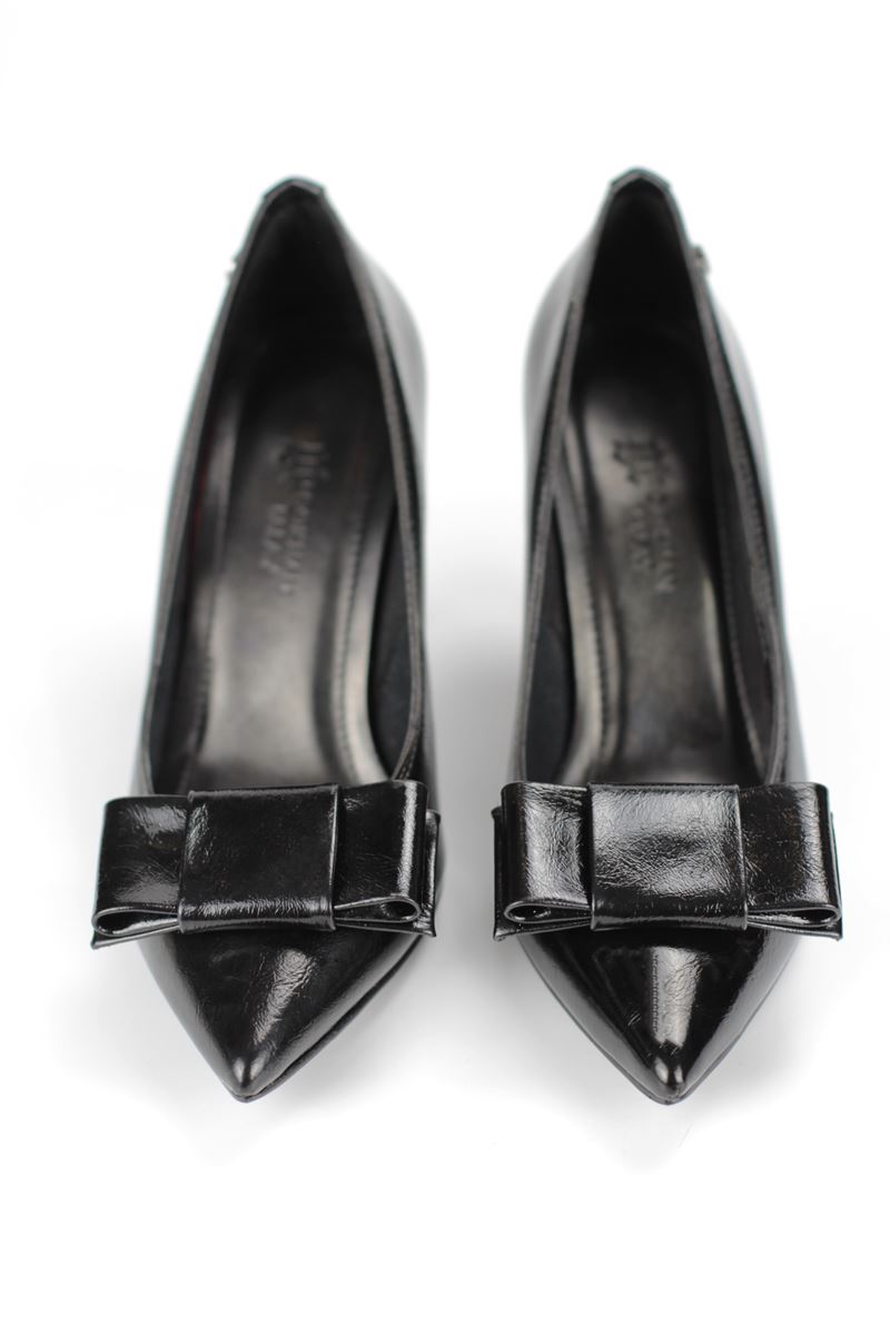 Polina Esnek Yumuşak Kaymaz Taban (8 cm) Siyah Rugan Köşe Fiyonk Kadın Topuklu Ayakkabı