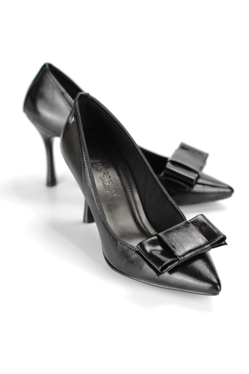 Polina Esnek Yumuşak Kaymaz Taban (8 cm) Siyah Rugan Köşe Fiyonk Kadın Topuklu Ayakkabı