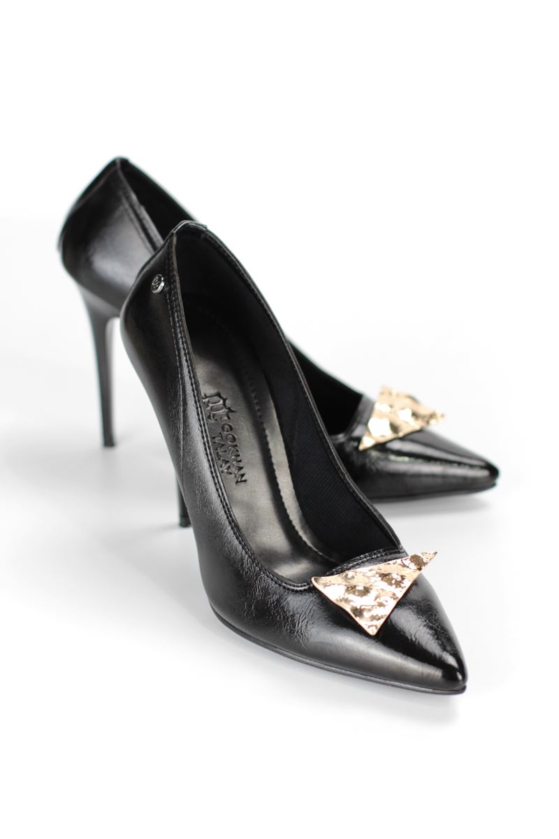 Darya Esnek Yumuşak Kaymaz Taban (11 cm) Siyah Rugan Üçgen Toka Kadın Topuklu Ayakkabı