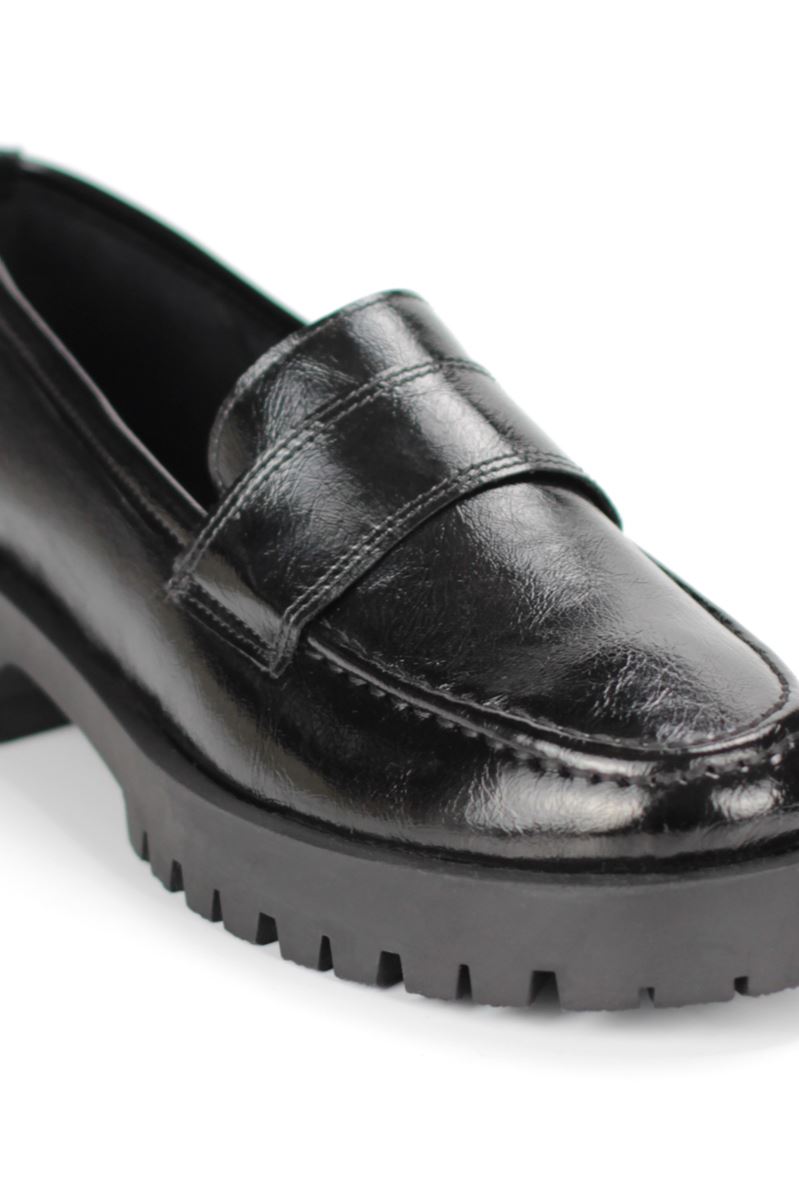 Vera Siyah Rugan Düz Loafer Kadın Ayakkabı