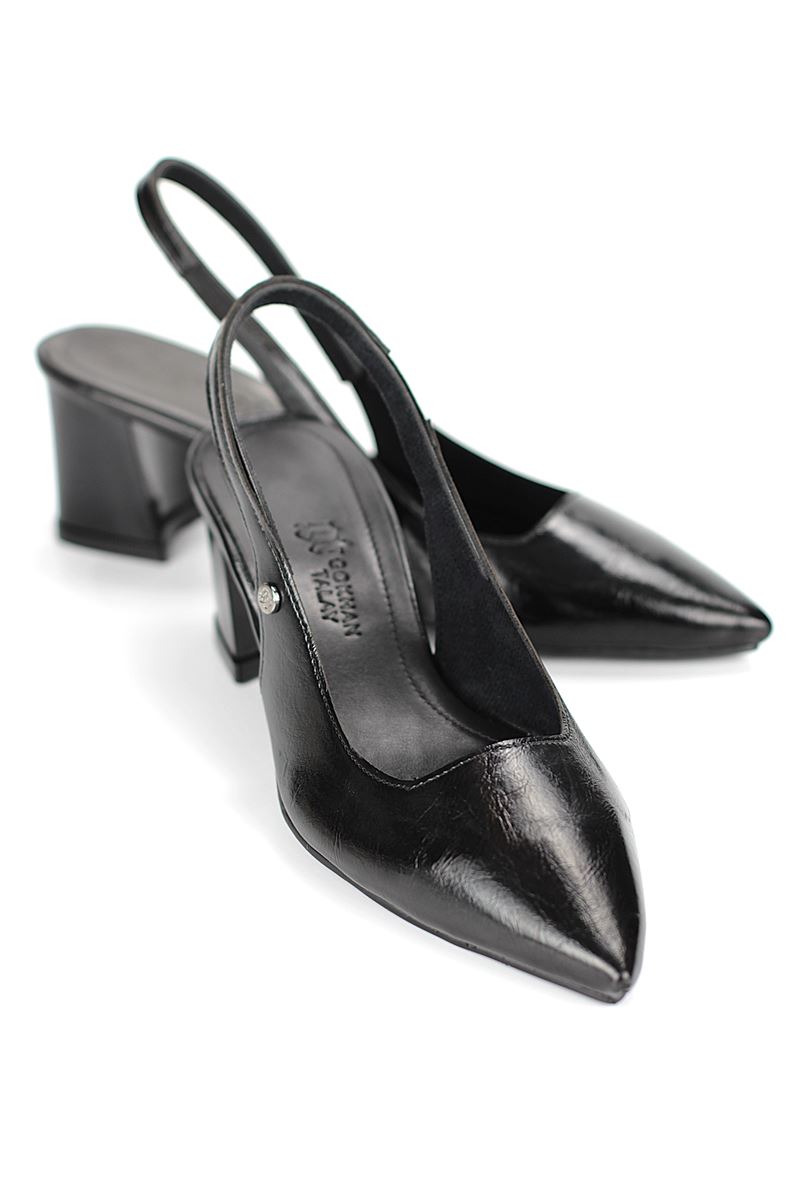 İlya Esnek Yumuşak Kaymaz Taban (4 cm) Siyah Rugan  Açık Lastikli Kadın Kalın Topuklu Ayakkabı