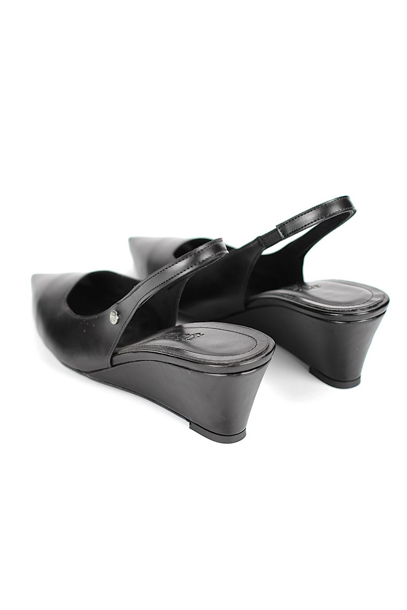 Belinda  Esnek Yumuşak Kaymaz Taban (4cm) Siyah Cilt  Açık Lastikli Kadın Dolgu Topuklu Ayakkabı