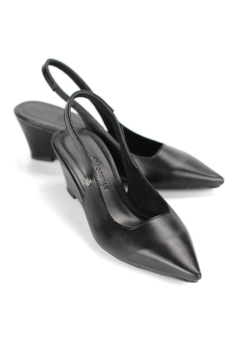 Belinda  Esnek Yumuşak Kaymaz Taban (4cm) Siyah Cilt  Açık Lastikli Kadın Dolgu Topuklu Ayakkabı