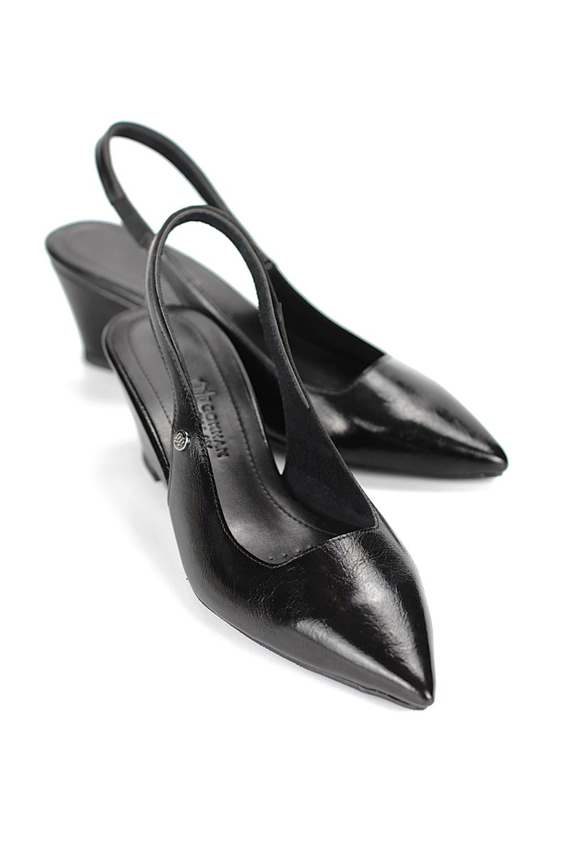 Belinda  Esnek Yumuşak Kaymaz Taban (4cm) Siyah Rugan Rugan  Açık Lastikli Kadın Dolgu Topuklu Ayakkabı