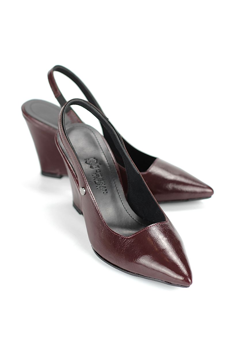 Agape  Esnek Yumuşak Kaymaz Taban (8cm) Bordo Rugan  Açık Lastikli Kadın Dolgu Topuklu Ayakkabı