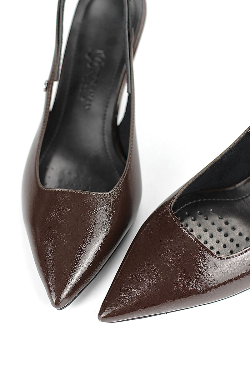 Agape  Esnek Yumuşak Kaymaz Taban (8cm) Kahverengi Rugan  Açık Lastikli Kadın Dolgu Topuklu Ayakkabı