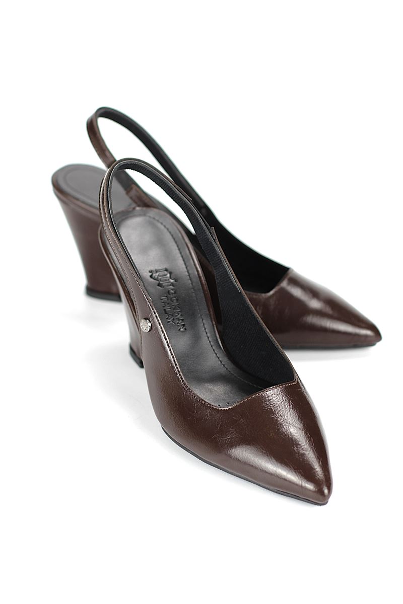 Agape  Esnek Yumuşak Kaymaz Taban (8cm) Kahverengi Rugan  Açık Lastikli Kadın Dolgu Topuklu Ayakkabı