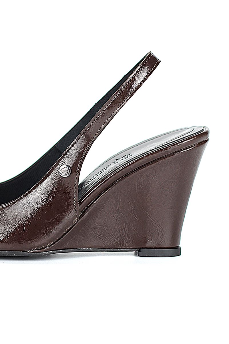 Agape  Esnek Yumuşak Kaymaz Taban (8cm) Kahverengi Rugan  Açık Lastikli Kadın Dolgu Topuklu Ayakkabı