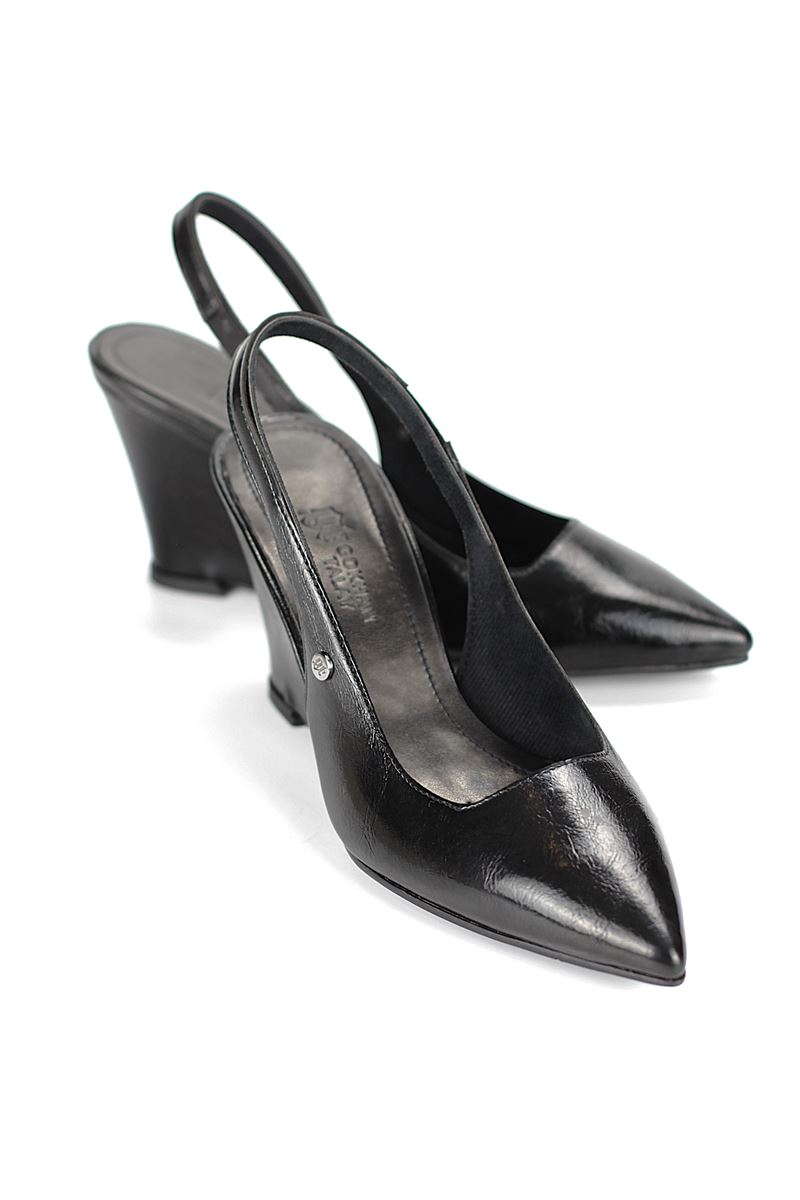 Agape  Esnek Yumuşak Kaymaz Taban (8cm)  Siyah Rugan  Açık Lastikli Kadın Dolgu Topuklu Ayakkabı