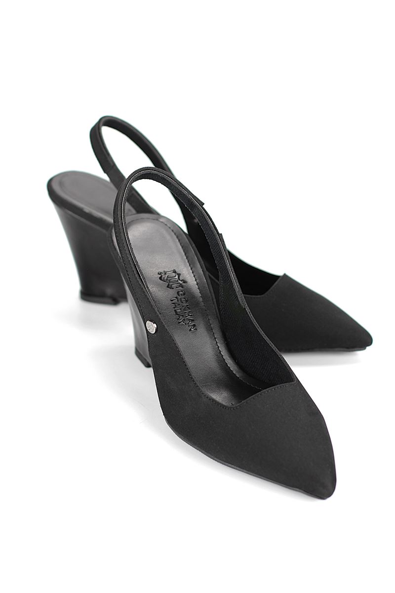 Agape  Esnek Yumuşak Kaymaz Taban (8cm) Siyah Süet  Açık Lastikli Kadın Dolgu Topuklu Ayakkabı