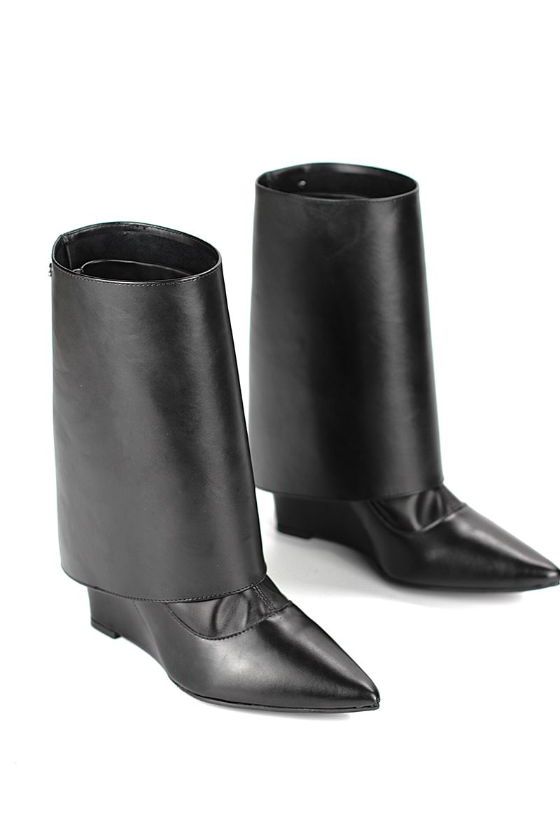 Avenzia  Siyah Esnek Yumuşak Kaymaz Taban Dolgu Topuklu Yakalı ( 8 cm) Streç Bot