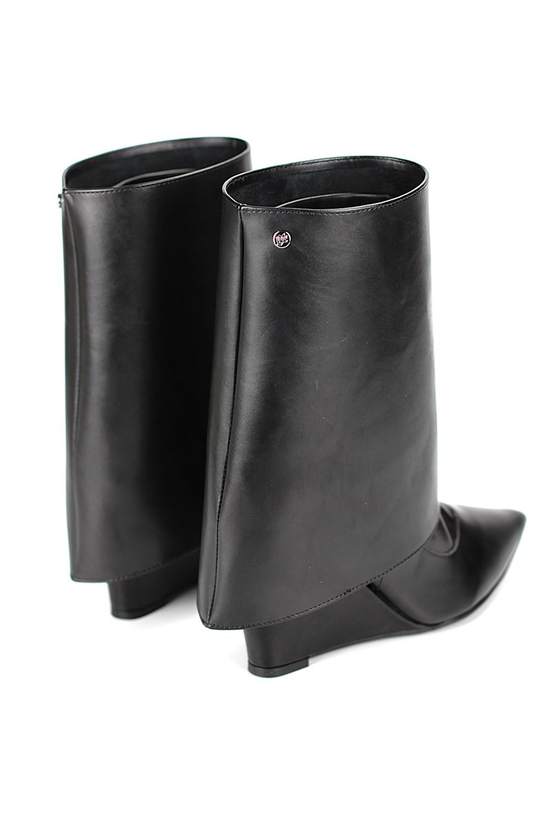 Avenzia  Siyah Esnek Yumuşak Kaymaz Taban Dolgu Topuklu Yakalı ( 8 cm) Streç Bot