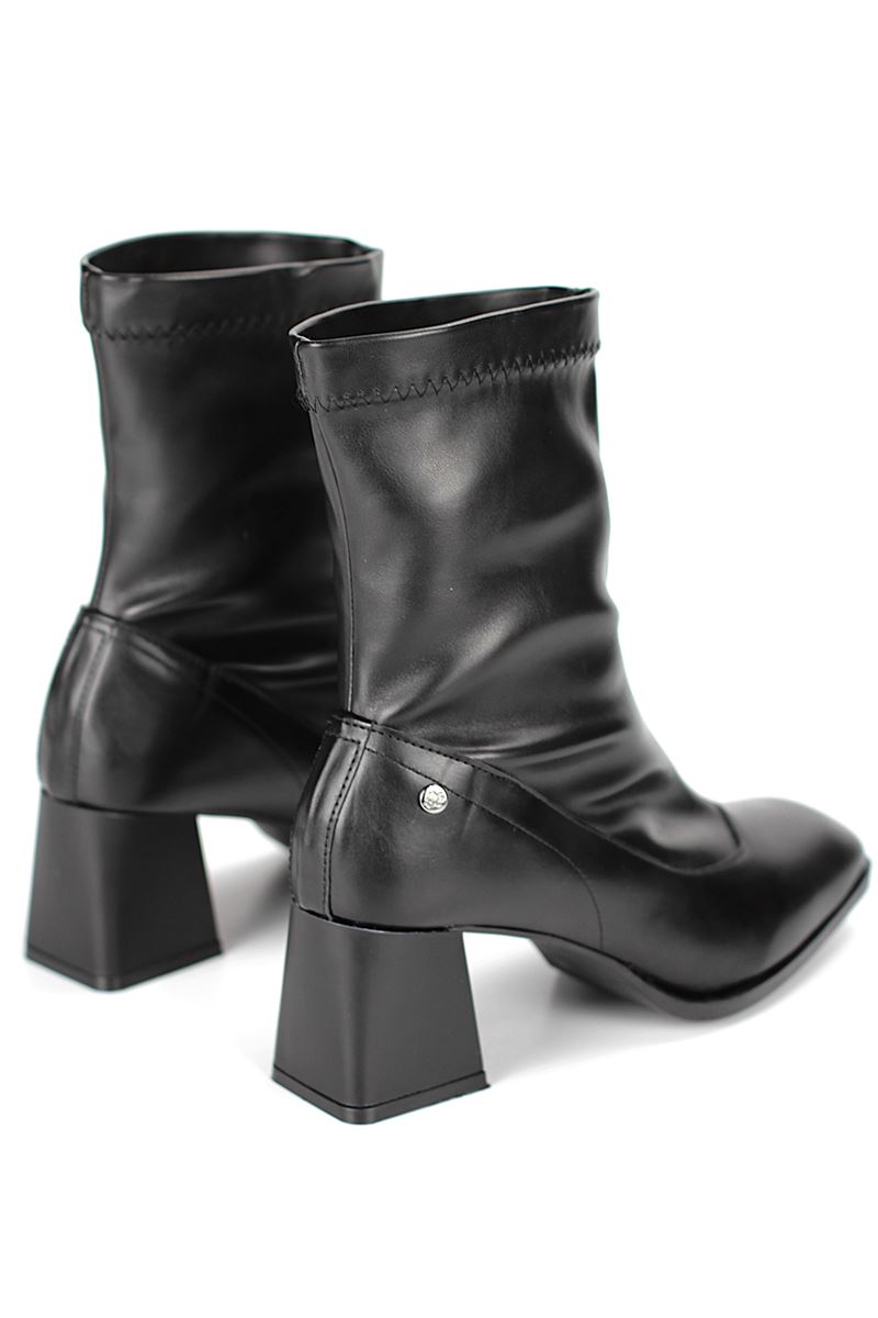 Miravie Siyah Cilt Esnek Yumuşak Kaymaz Taban Köşeli Topuk (6cm) Streç Bot