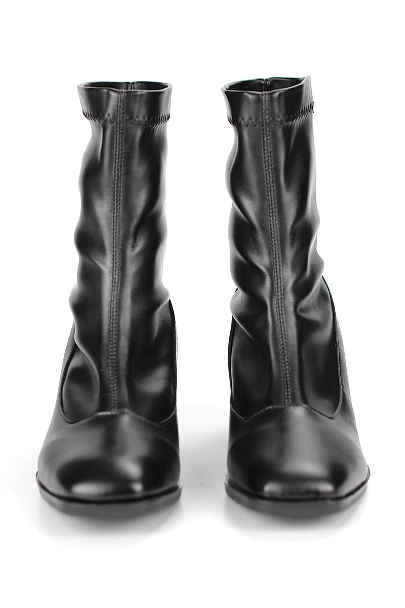 Miravie Siyah Cilt Esnek Yumuşak Kaymaz Taban Köşeli Topuk (6cm) Streç Bot