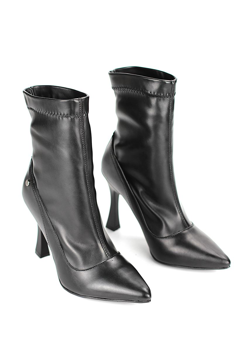Isolde Siyah Cilt Esnek Yumuşak Kaymaz Taban (10cm) Yakalı Streç Bot