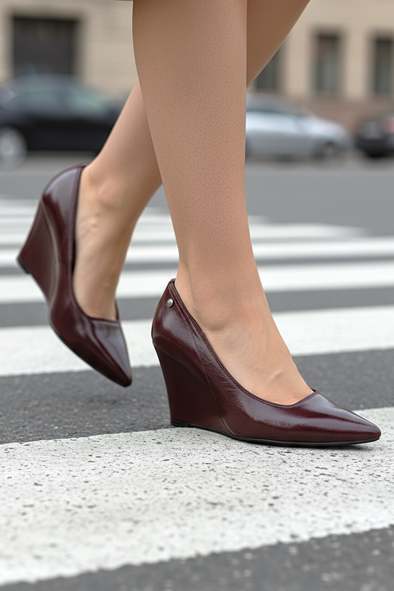 Perla Esnek Yumuşak Kaymaz Taban (8 cm) Kadın Dolgu Topuk  Bordo Rugan Ayakkabı