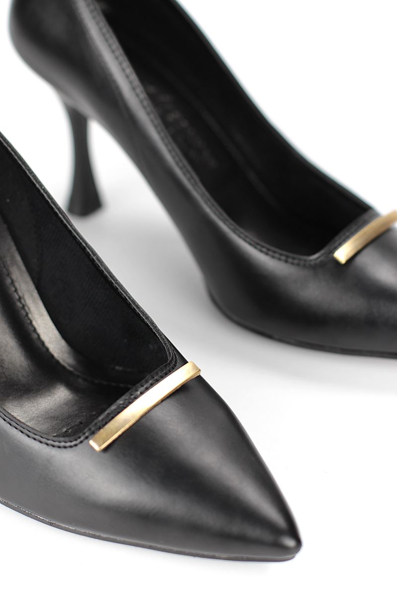 Arina Esnek Yumuşak Kaymaz Taban (8 cm) Siyah Cilt İnce Çubuk Toka Kadın Topuklu Ayakkabı