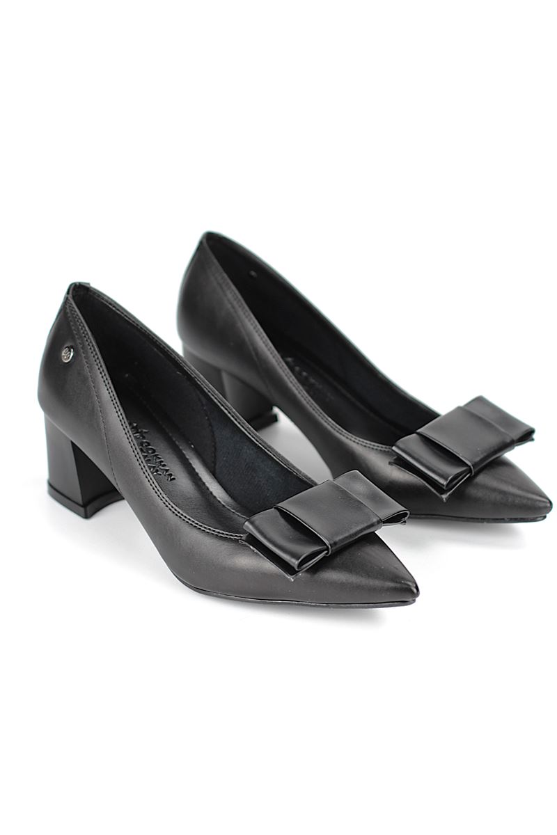 Benedita Esnek Yumuşak Kaymaz Taban (4 cm) Kadın Kalın Topuk Köşe Fiyonkllu Siyah Cilt Ayakkabı