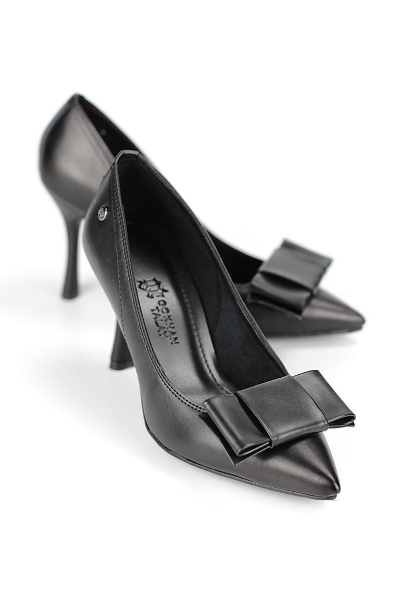 Polina Esnek Yumuşak Kaymaz Taban (8 cm) Siyah Cilt Köşe Fiyonk Kadın Topuklu Ayakkabı