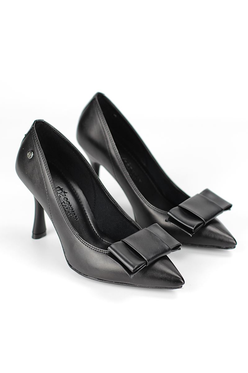 Polina Esnek Yumuşak Kaymaz Taban (8 cm) Siyah Cilt Köşe Fiyonk Kadın Topuklu Ayakkabı