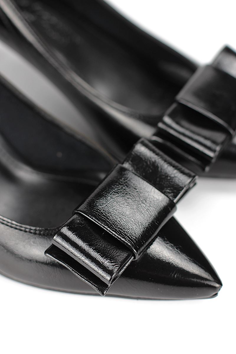 Vellon Esnek Yumuşak Kaymaz Taban (4 cm) Siyah Rugan Köşe Fiyonk Kadın Topuklu Ayakkabı