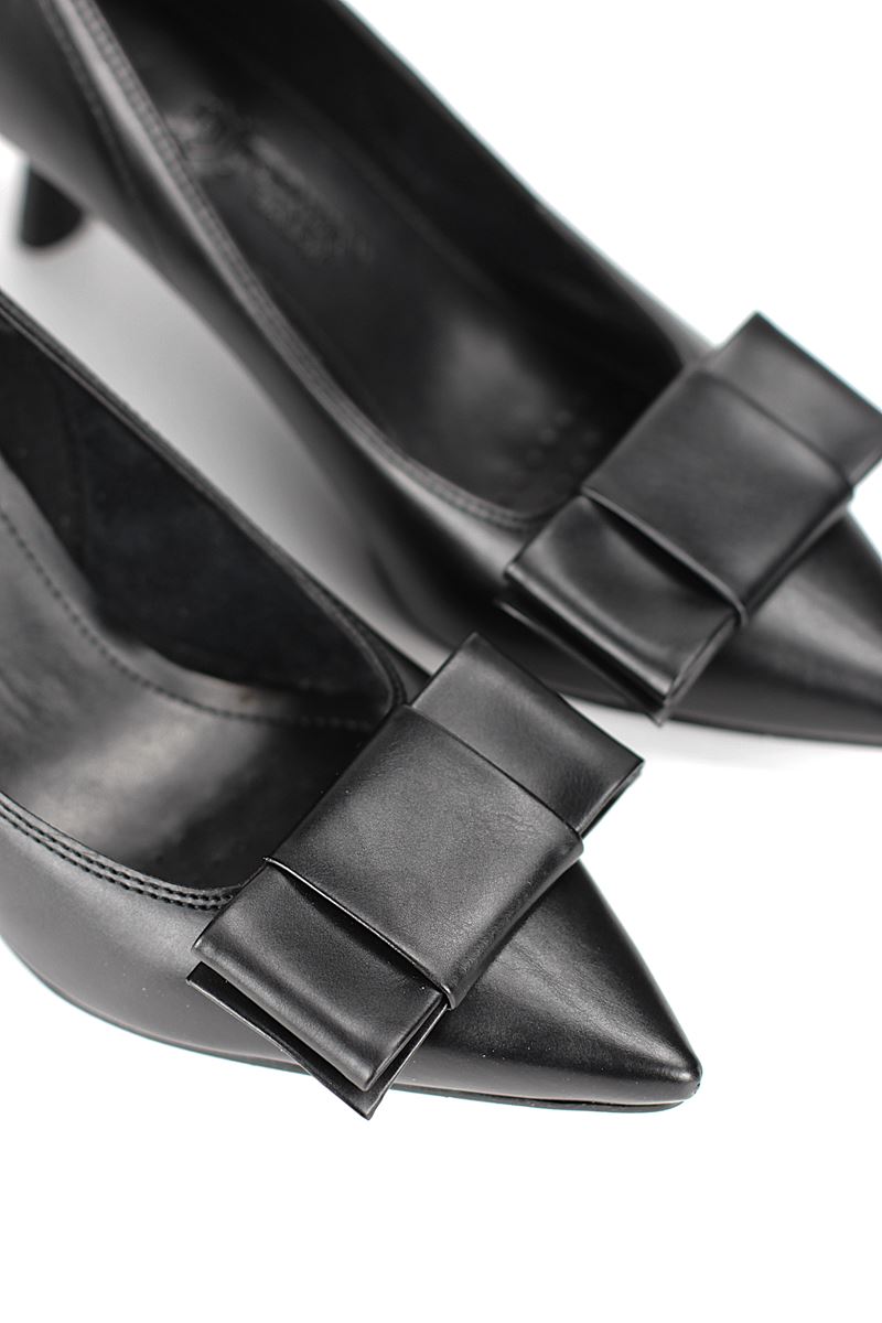 Vellon Esnek Yumuşak Kaymaz Taban (4 cm) Siyah Cilt Köşe Fiyonk Kadın Topuklu Ayakkabı