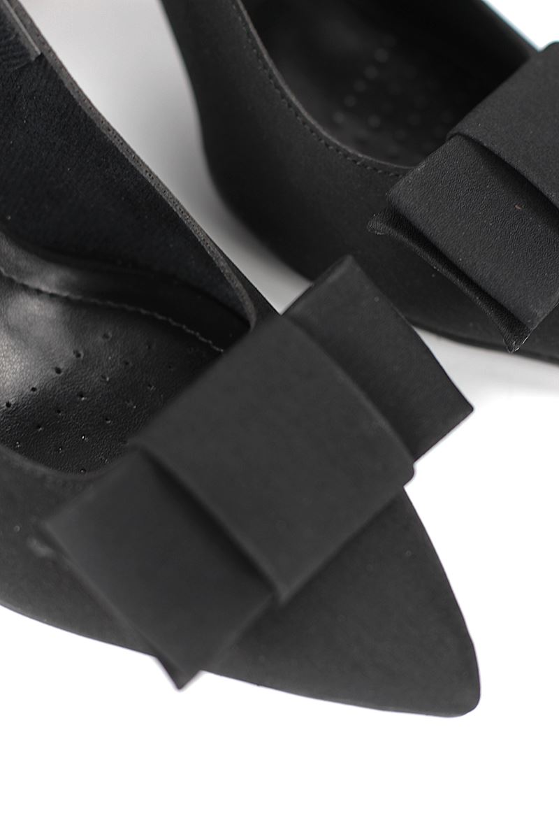 Nivelle Esnek Yumuşak Kaymaz Taban (8 cm) Siyah Süet  Açık Lastikli Köşe Fiyonk Kadın Topuklu Ayakkabı